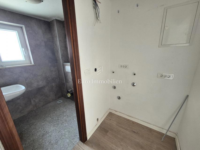 Krk - appartamento con piscina e giardino