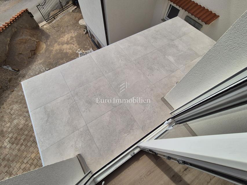 Krk - appartamento con piscina e giardino