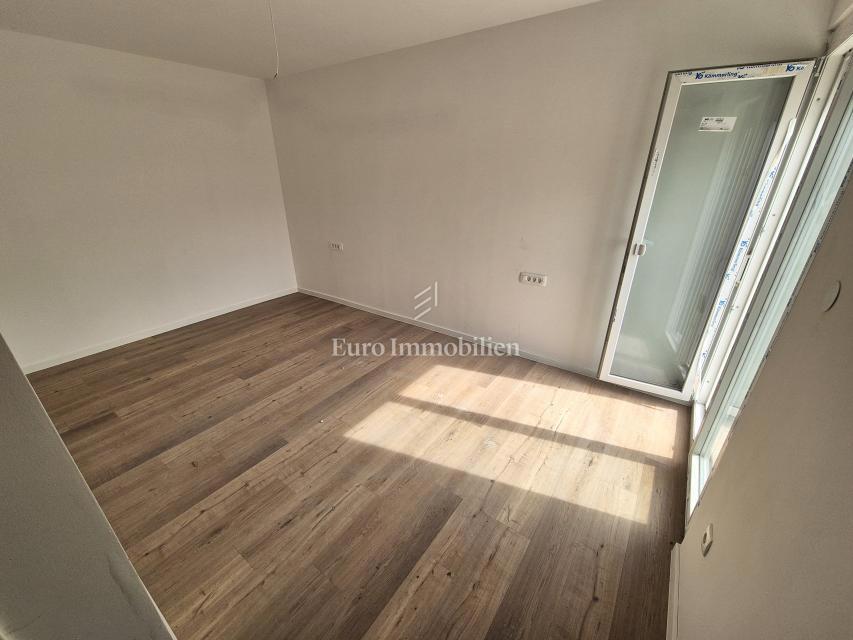 Krk - appartamento con piscina e giardino