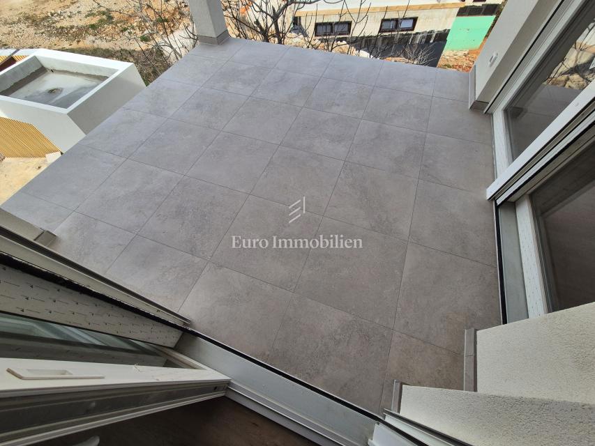 Krk - appartamento con piscina e giardino