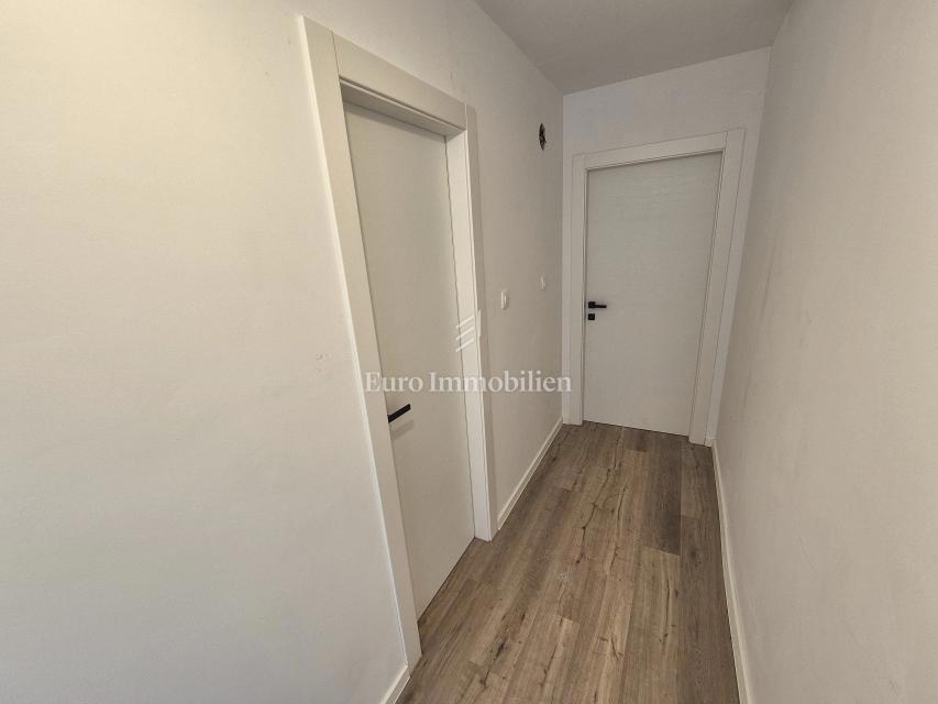 Krk - appartamento con piscina e giardino