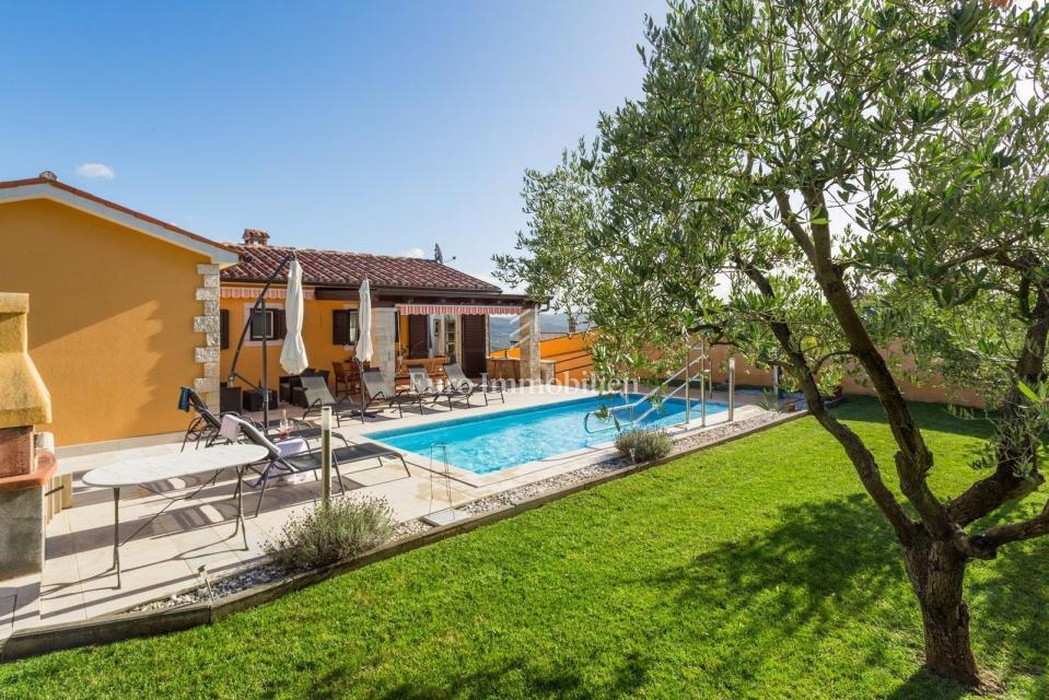 VIŽINADA - Villa con piscina e vista su Montona