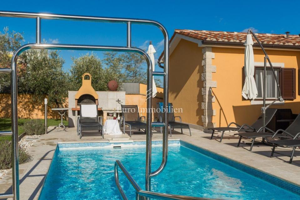 VIŽINADA - Villa con piscina e vista su Montona