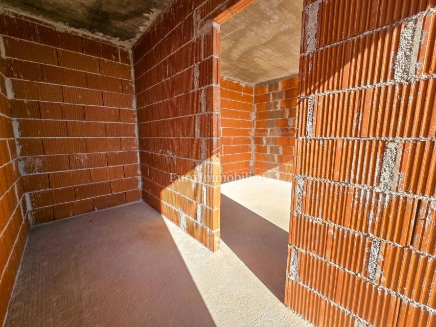 Villa con piscina in costruzione - zona Parenzo 