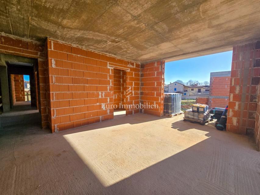 Villa con piscina in costruzione - zona Parenzo 