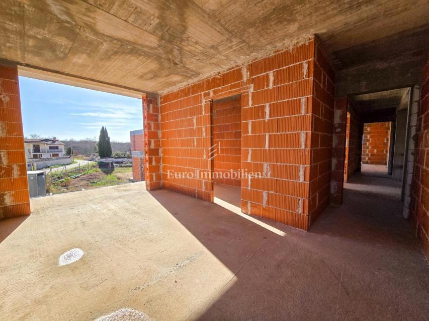 Villa con piscina in costruzione - zona Parenzo 