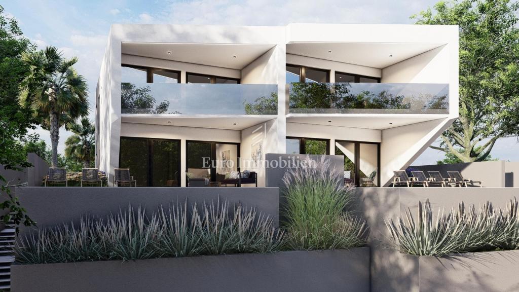 Jadranovo, casa bifamiliare con piscina a Roh Bau