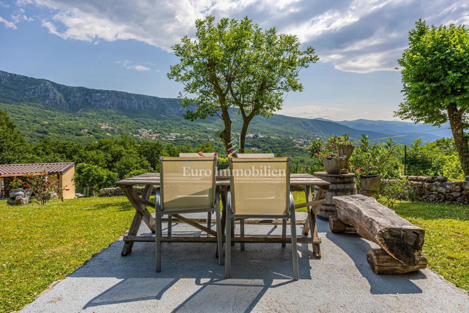 Casa con 4000 mq di terreno
