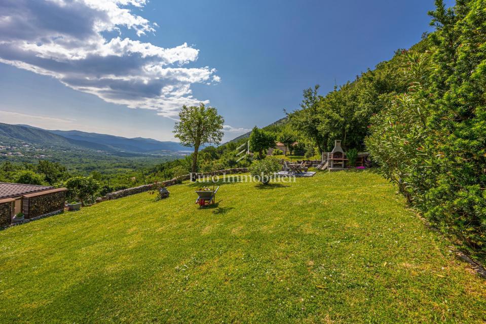 Casa con 4000 mq di terreno