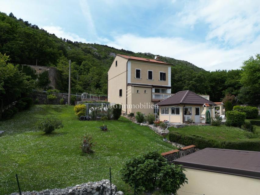 Casa con 4000 mq di terreno