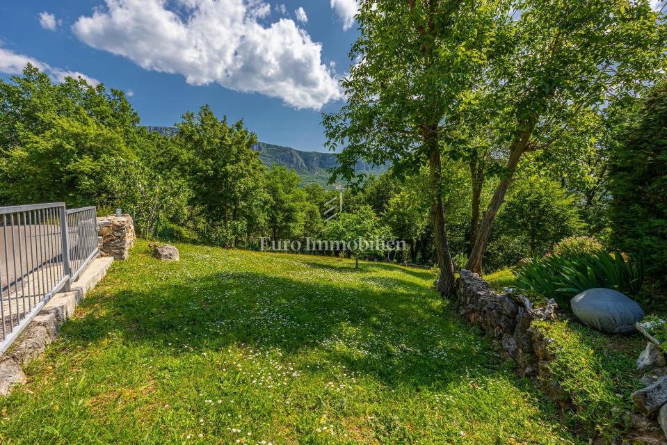 Casa con 4000 mq di terreno
