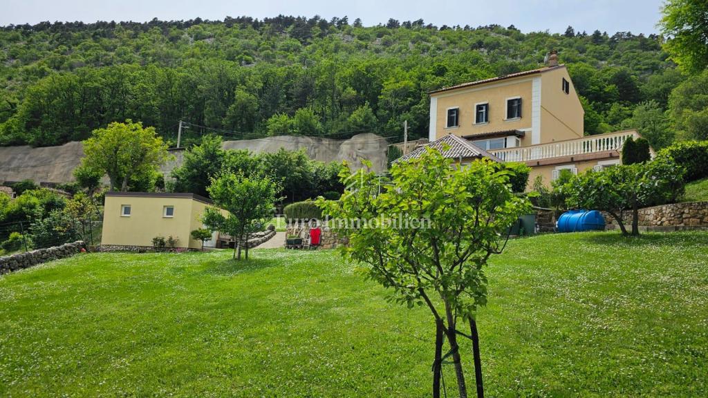 Casa con 4000 mq di terreno