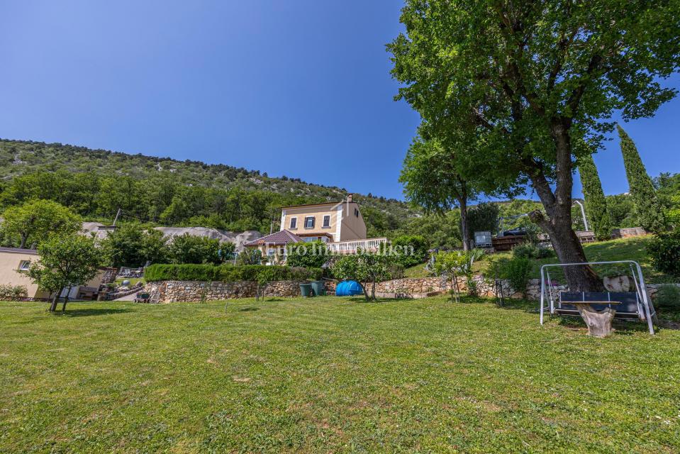 Casa con 4000 mq di terreno
