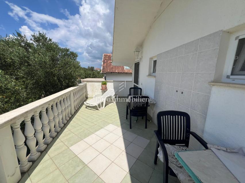 Pasman - casa con tre appartamenti