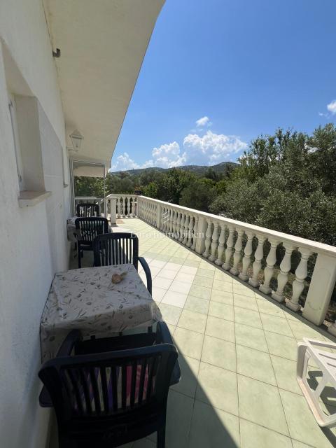 Pasman - casa con tre appartamenti