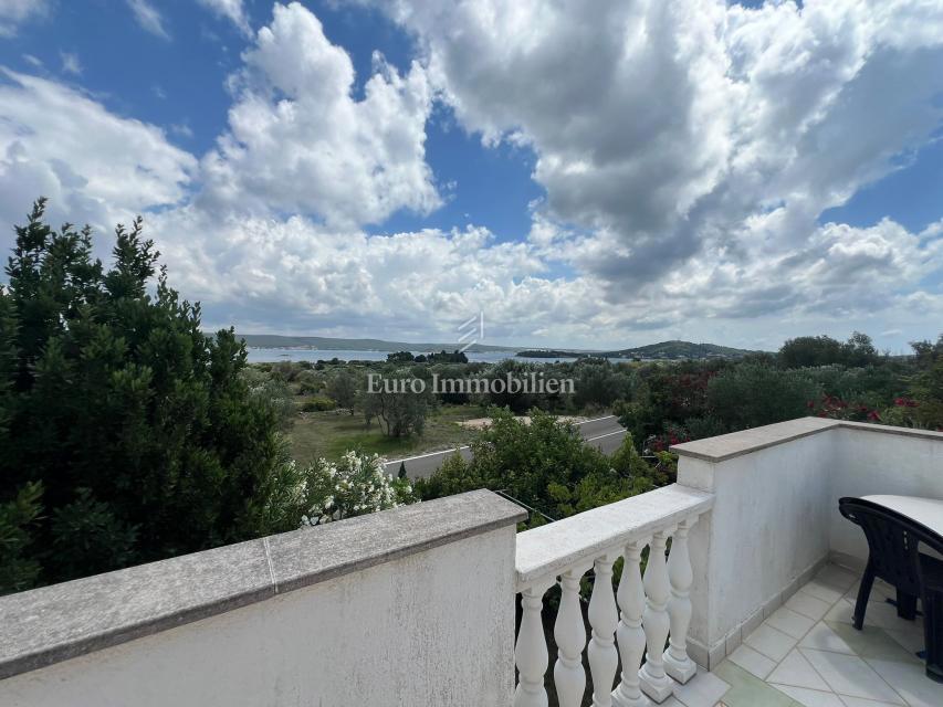 Pasman - casa con tre appartamenti