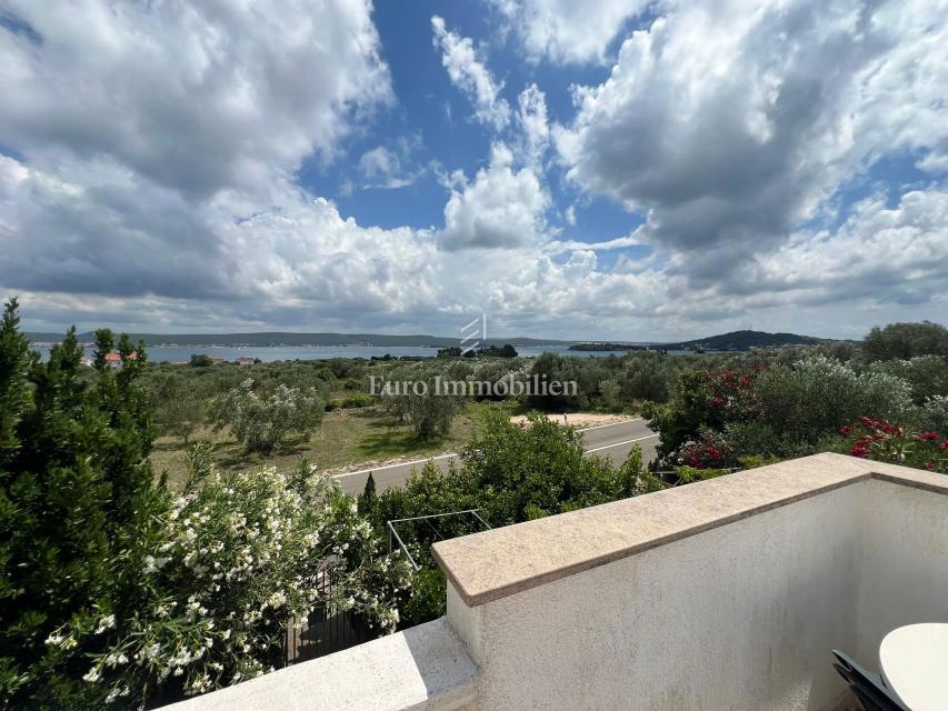 Pasman - casa con tre appartamenti