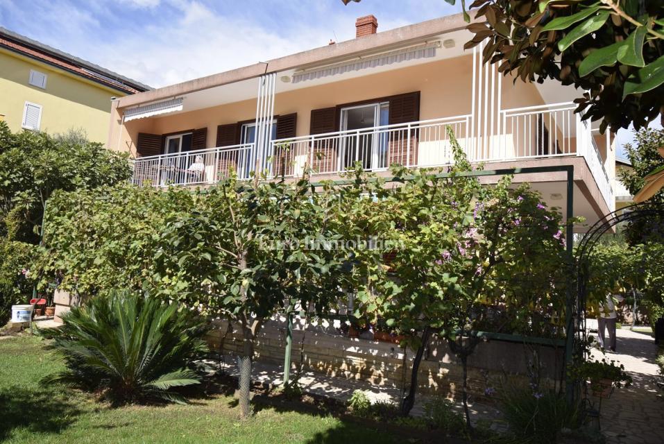 Vodice - casa con giardino, vicino spiaggia