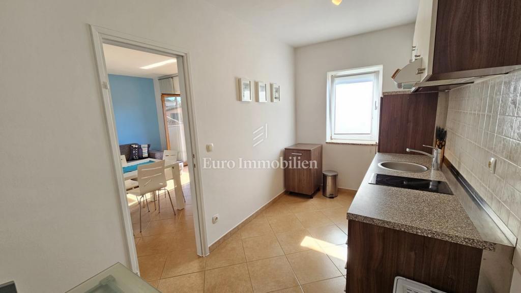 Appartamento al 1° piano con 1 camera, immerso nel verde