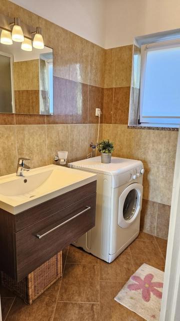 Appartamento al 1° piano con 1 camera, immerso nel verde