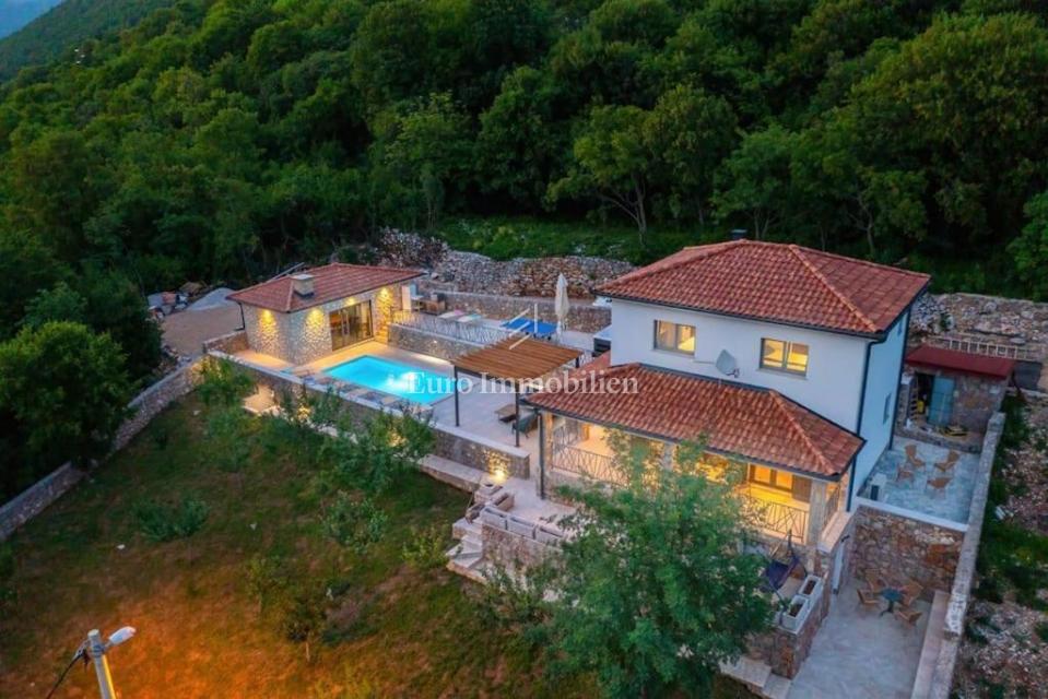 Casa nell'entroterra di Novi Vinodolski