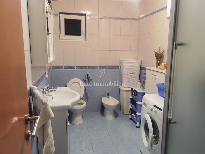 Pag - casa con 3 appartamenti