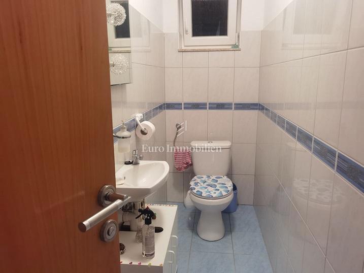 Pag - casa con 3 appartamenti