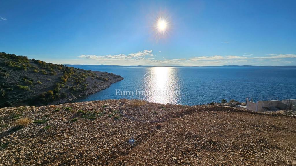 Senj - terreno edificabile prima fila al mare