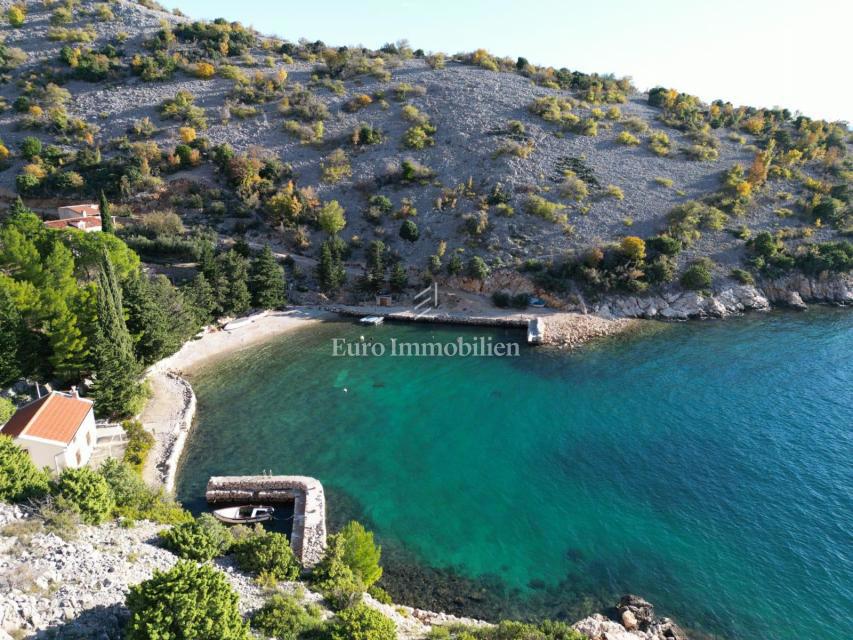 Senj - terreno edificabile prima fila al mare