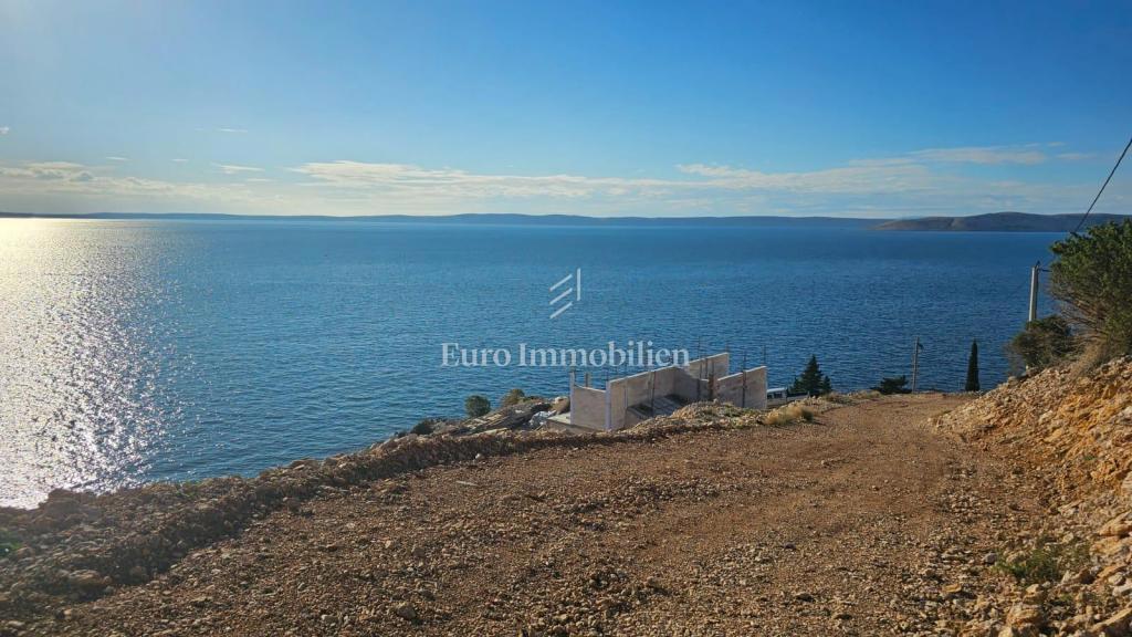 Senj - terreno edificabile prima fila al mare
