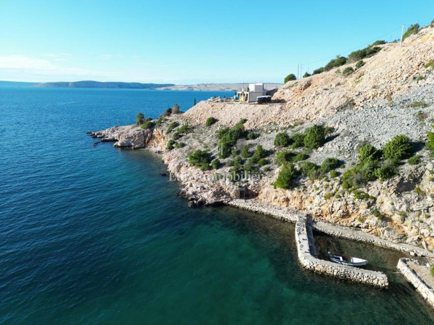 Senj - terreno edificabile prima fila al mare