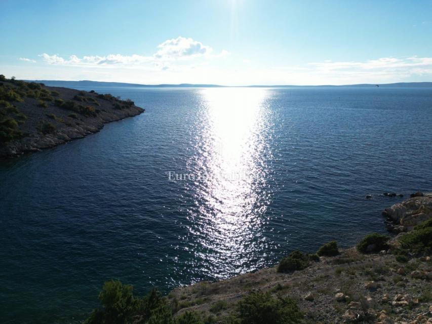 Senj - terreno edificabile prima fila al mare