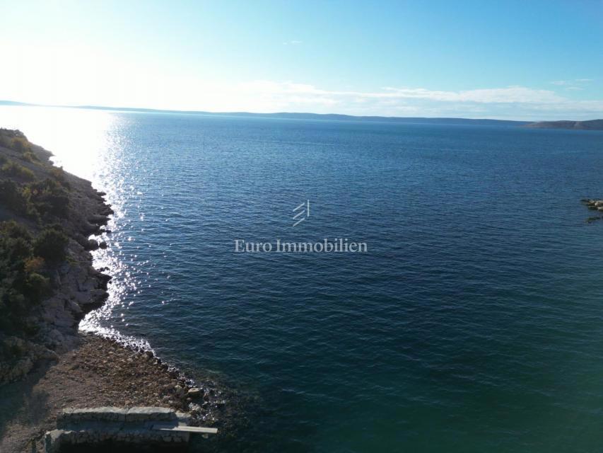 Senj - terreno edificabile prima fila al mare