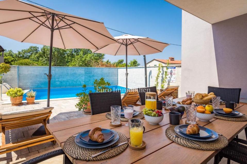Istria - casa con piscina, vicino al centro