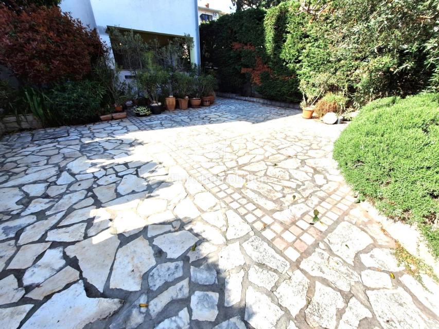 Appartamento al piano terra con 200 m2 di giardino!