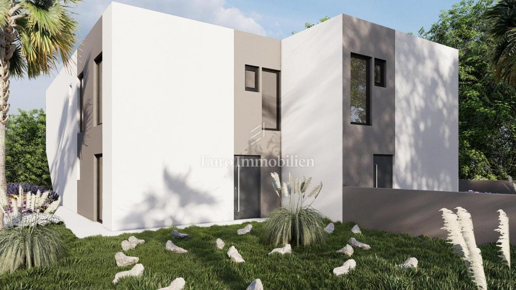 Jadranovo, casa bifamiliare con piscina in costruzione grezza