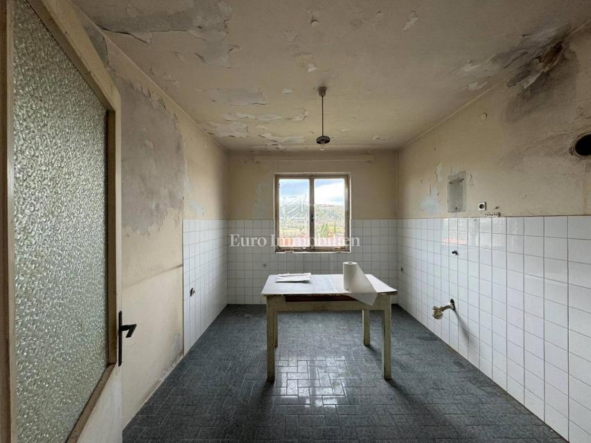 Labin - casa con due unità abitative separate