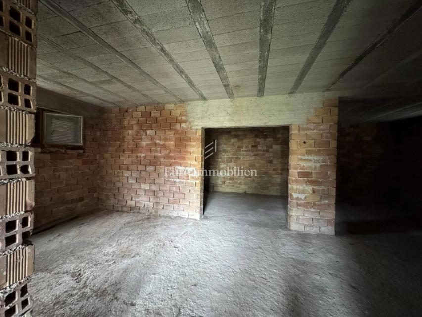 Labin - casa con due unità abitative separate