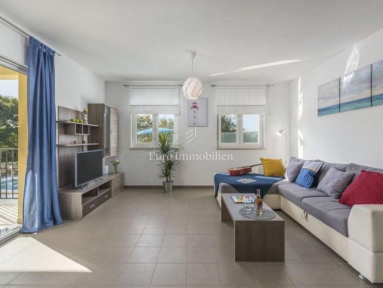 Casa con piscina e ampio giardino vicino a Labin