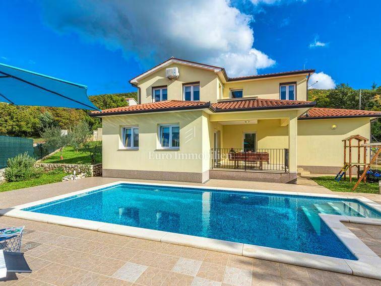 Casa con piscina e ampio giardino vicino a Labin