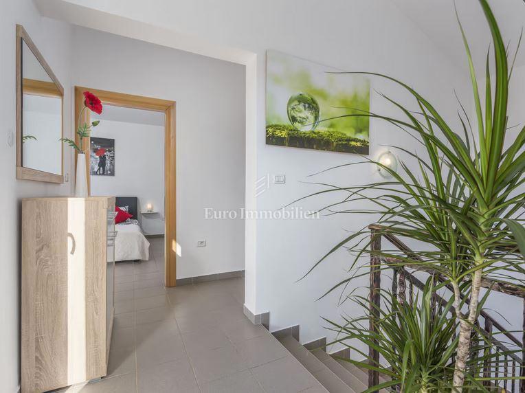 Casa con piscina e ampio giardino vicino a Labin