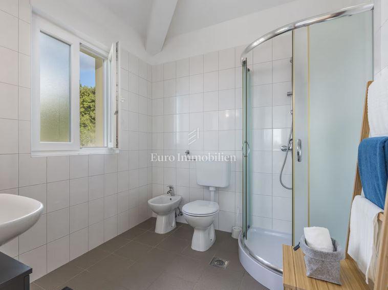 Casa con piscina e ampio giardino vicino a Labin