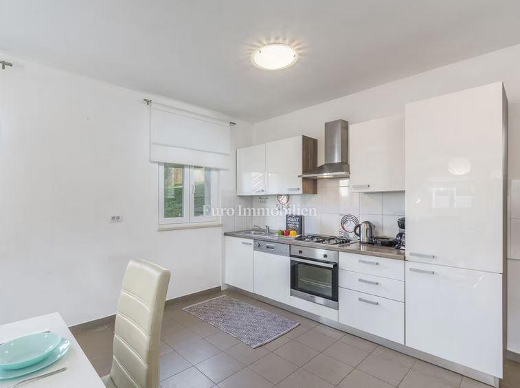 Casa con piscina e ampio giardino vicino a Labin