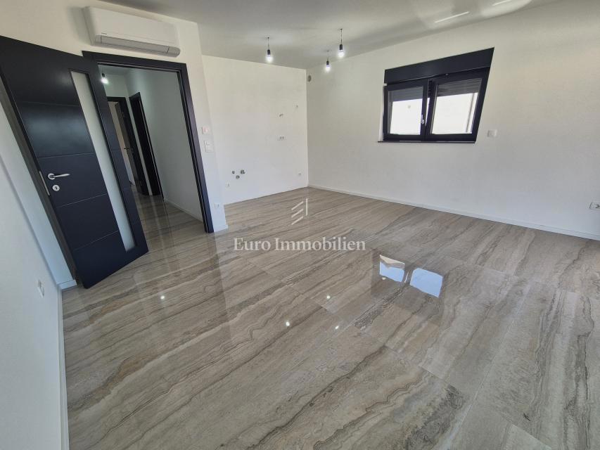 Nuova costruzione con due camere da letto e vista mare