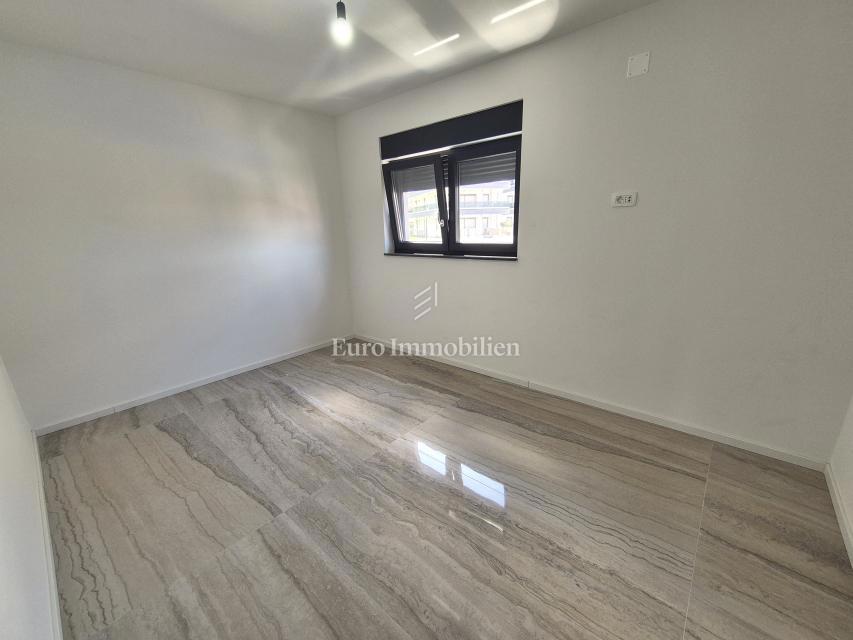 Nuova costruzione con due camere da letto e vista mare