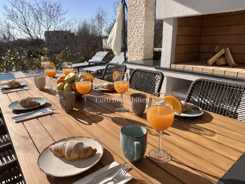 Isola di Krk - elegante villa di lusso con piscina
