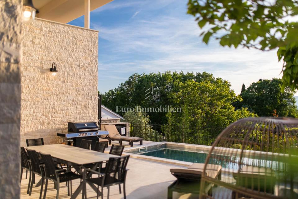 Malinska - casa con piscina e vista mare