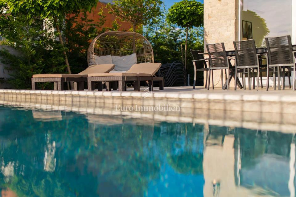 Malinska - casa con piscina e vista mare