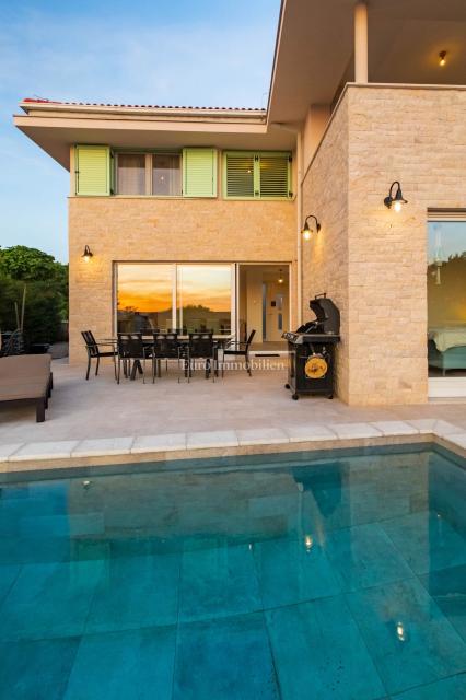 Malinska - casa con piscina e vista mare