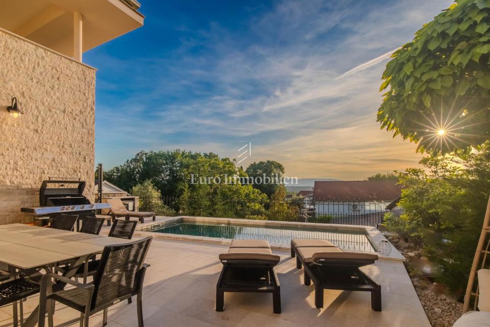 Malinska - casa con piscina e vista mare